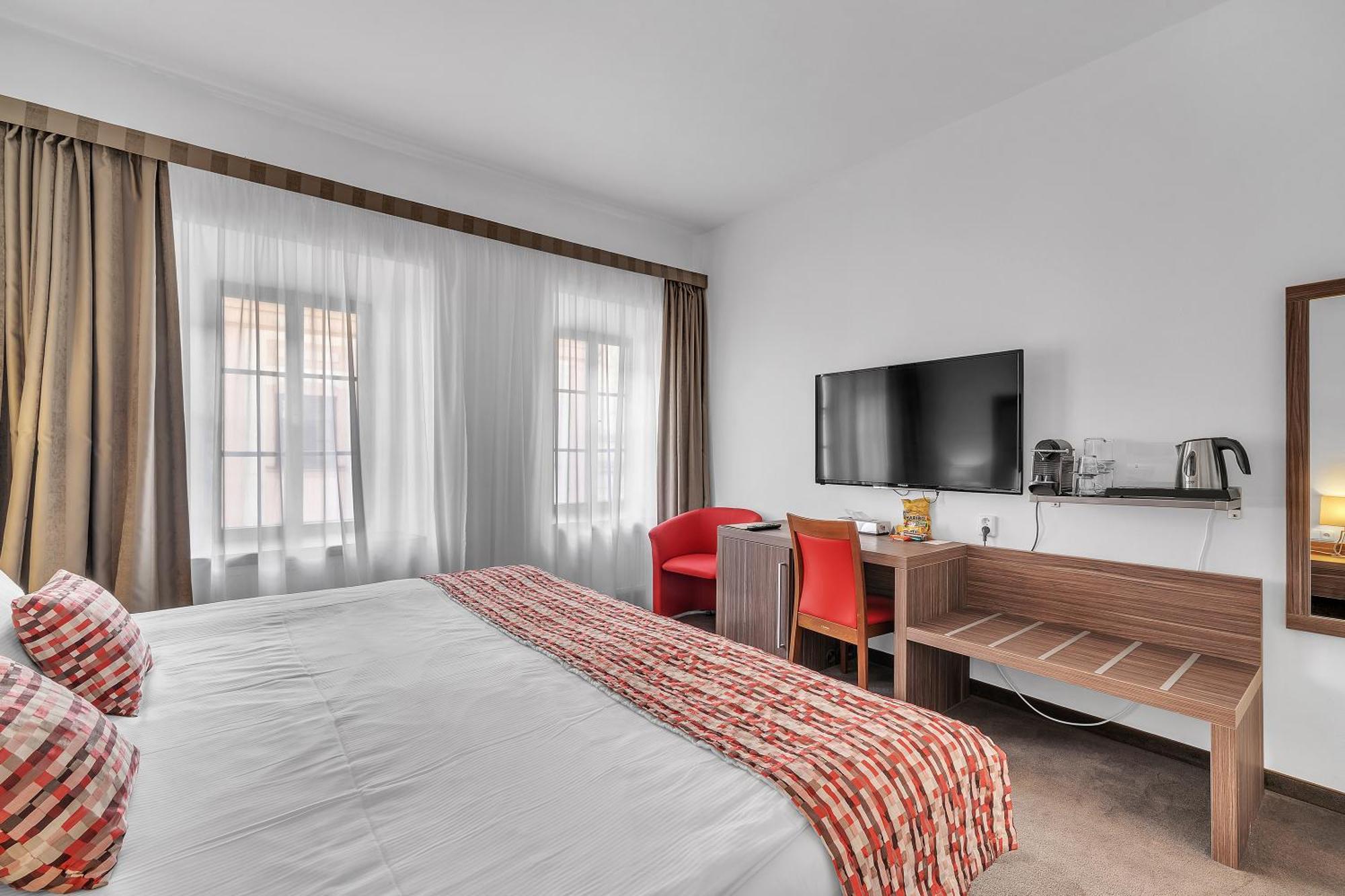 Nelly Kellys Hotel 4*